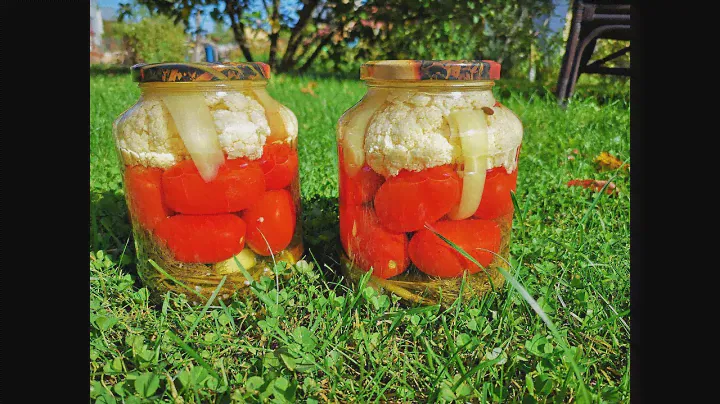 Маринованное ассорти: огурцы, помидоры, цветная капуста