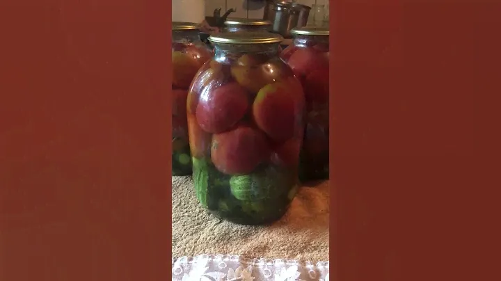 Ассорти из помидор и огурцов
