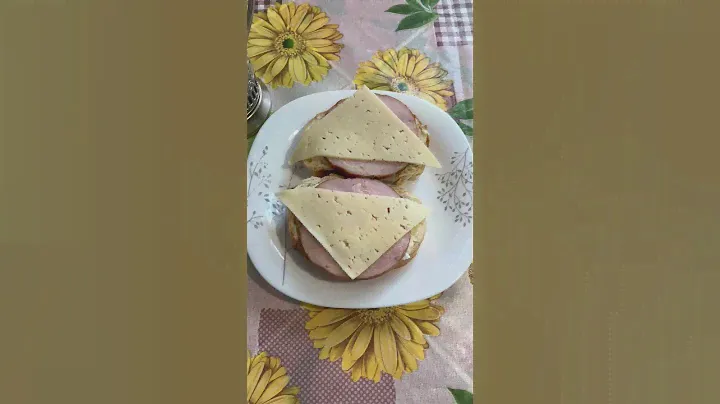 На завтрак у меня сегодня бутерброды и цикорий