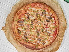 Пицца Мясное ассорти с подкопченным соусом ранч