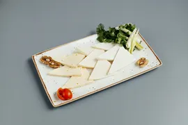 Ассорти кавказских сыров 250г