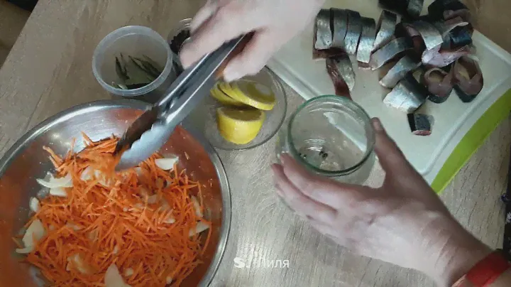 Селедочка по шведски. Слабосоленая, с овощами, вкусно необыкновенно.