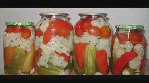 Маринованное ассорти с цветной капустой на зиму рецепт приготування в описах.