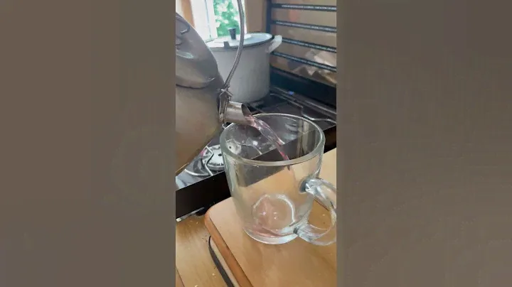 Готовим кизиловый компот в чайнике, в доме на колесах💕