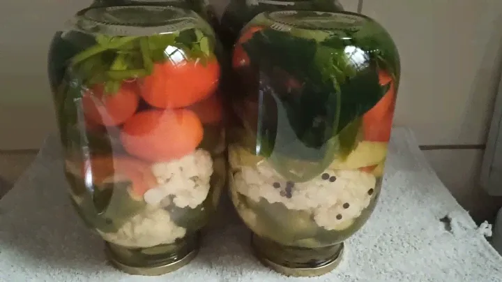 Маринованное овощное ассорти..   Ассорти на зиму.. Закрутки быстро и вкусно))