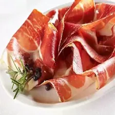 Ассорти сыровяленого мяса и колбас