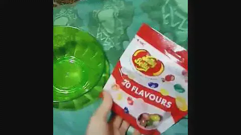 Пробую джели бели 20 вкусов очень прикольно .